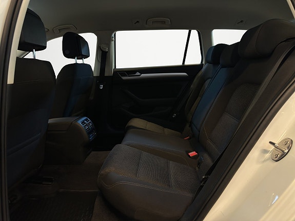 Volkswagen Passat 21 of 25