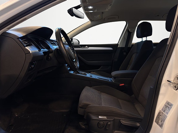 Volkswagen Passat 8 of 25
