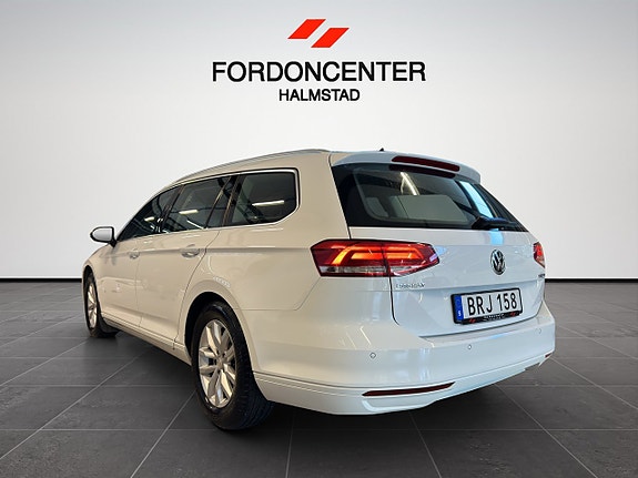 Volkswagen Passat 7 of 25