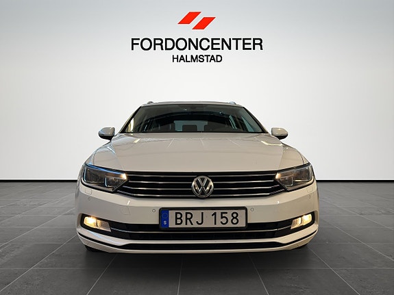Volkswagen Passat 2 of 25