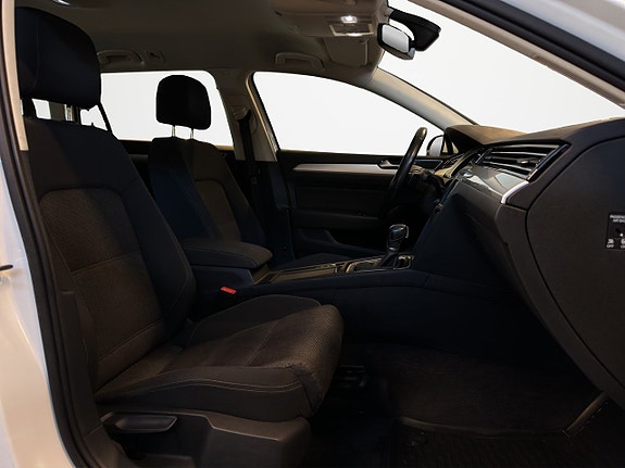 Volkswagen Passat 10 of 25