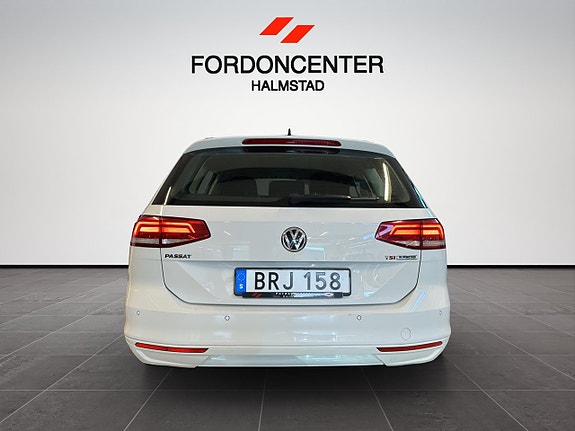Volkswagen Passat 5 of 25