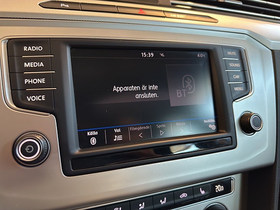 Volkswagen Passat 19 of 25