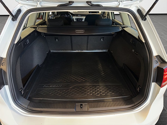 Volkswagen Passat 24 of 25