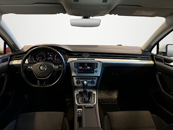 Volkswagen Passat 11 of 25