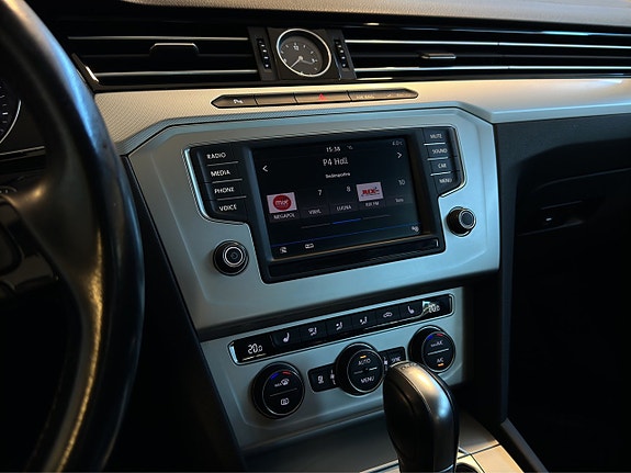 Volkswagen Passat 16 of 25