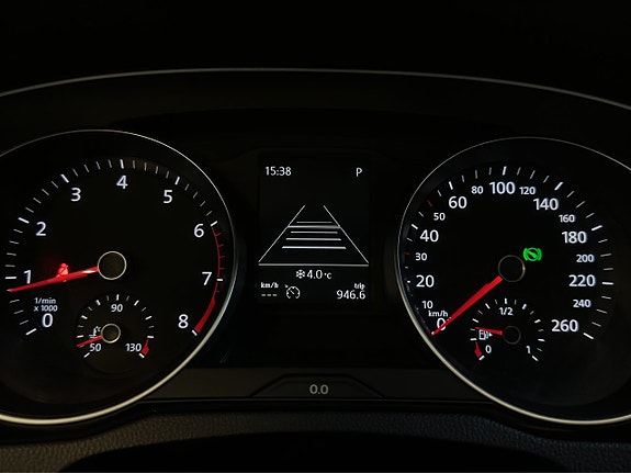 Volkswagen Passat 14 of 25