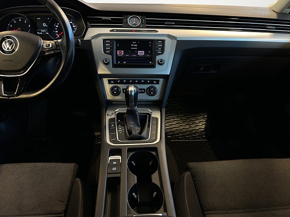 Volkswagen Passat 15 of 25