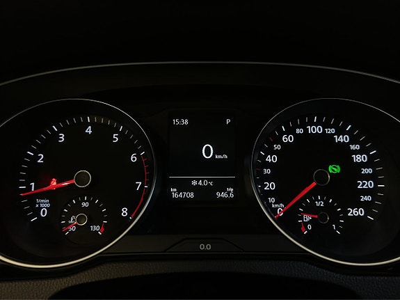 Volkswagen Passat 13 of 25