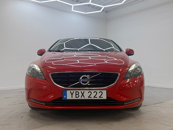 Volvo V40 3 of 26