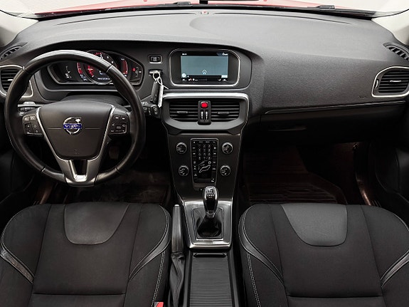 Volvo V40 2 of 26