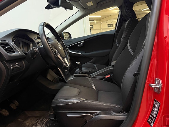 Volvo V40 11 of 26