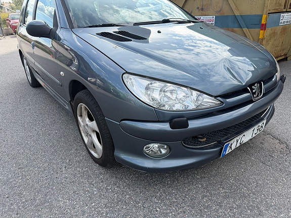 Peugeot 206 SW 2 of 7