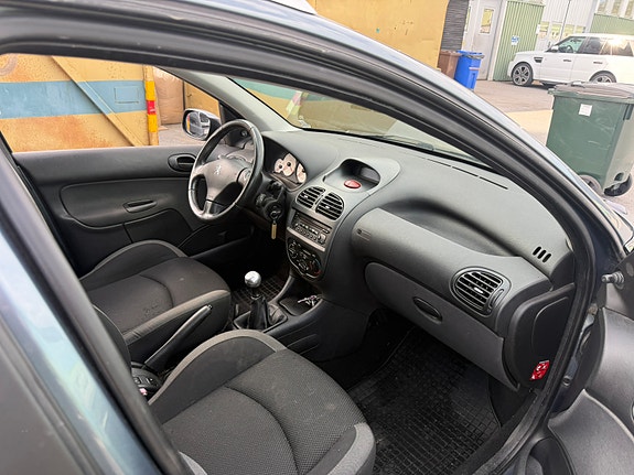 Peugeot 206 SW 6 of 7