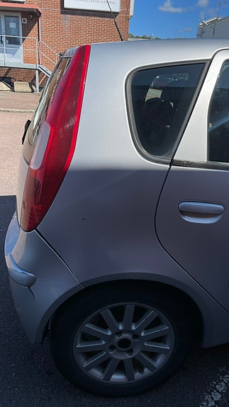 Mitsubishi Colt 5 of 7