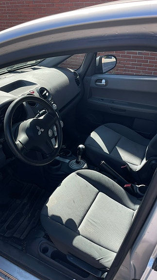 Mitsubishi Colt 7 of 7