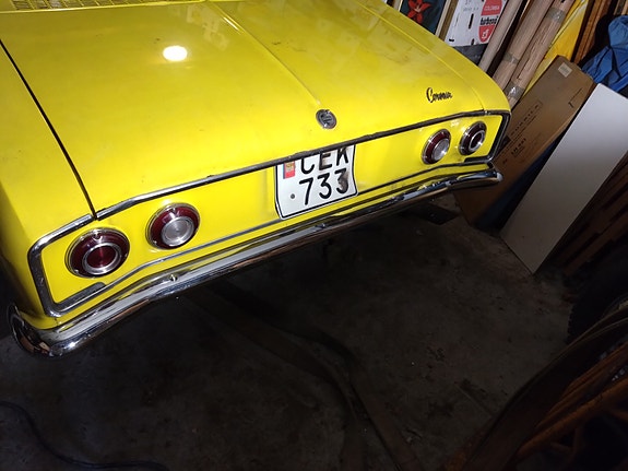 Chevrolet Corvair 24 of 30