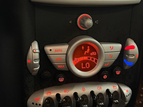 MINI Cooper 16 of 25