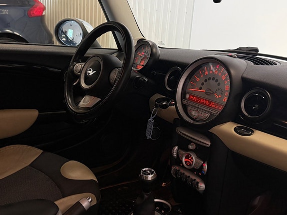 MINI Cooper 24 of 25
