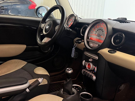 MINI Cooper 22 of 25