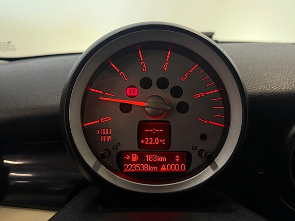 MINI Cooper 18 of 25
