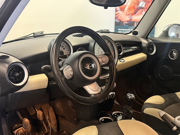 MINI Cooper 13 of 25