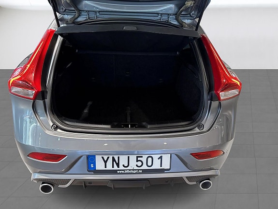 Volvo V40 11 of 15