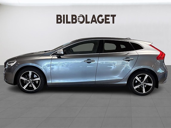 Volvo V40 2 of 15