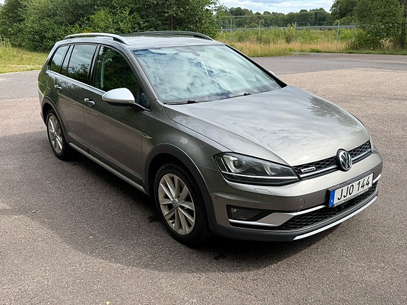 Volkswagen Golf Alltrack 4 of 8