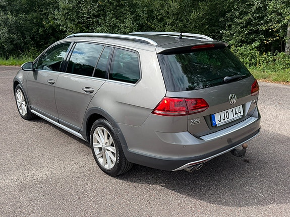 Volkswagen Golf Alltrack 3 of 8