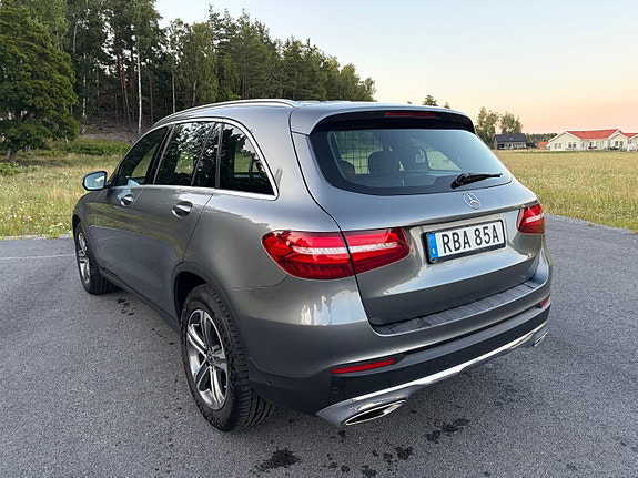 Mercedes-Benz GLC250 4 of 17