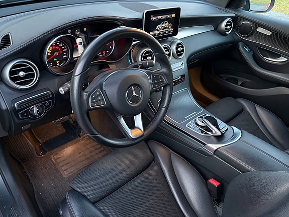 Mercedes-Benz GLC250 11 of 17