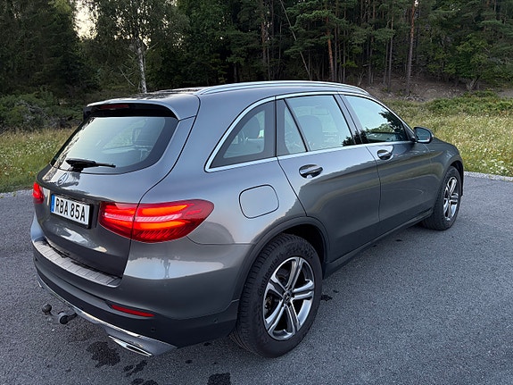 Mercedes-Benz GLC250 5 of 17