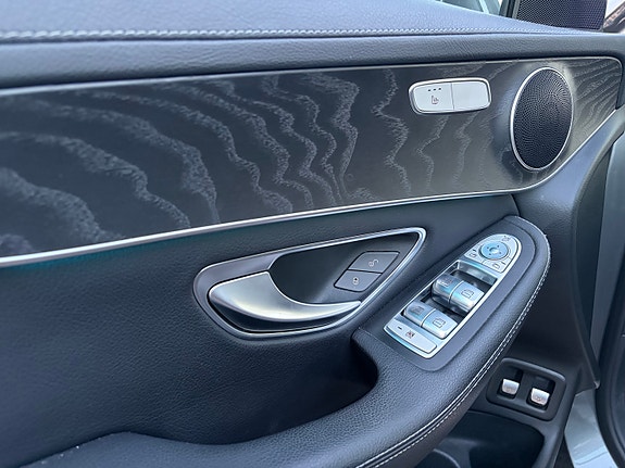 Mercedes-Benz GLC250 10 of 17
