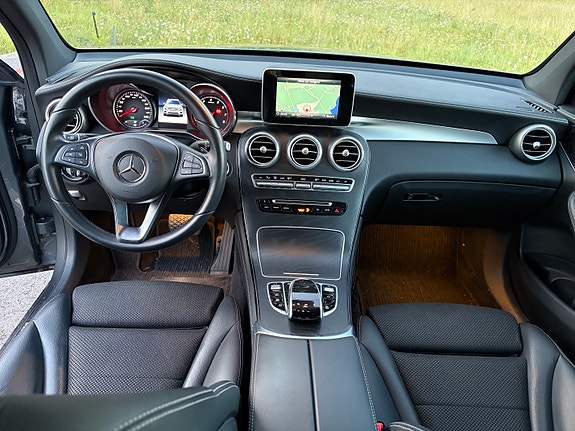 Mercedes-Benz GLC250 9 of 17