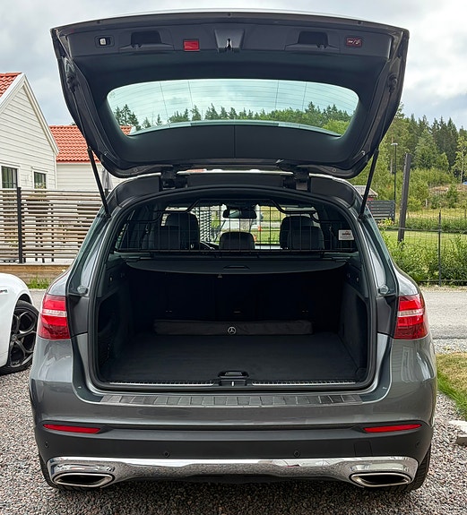 Mercedes-Benz GLC250 17 of 17