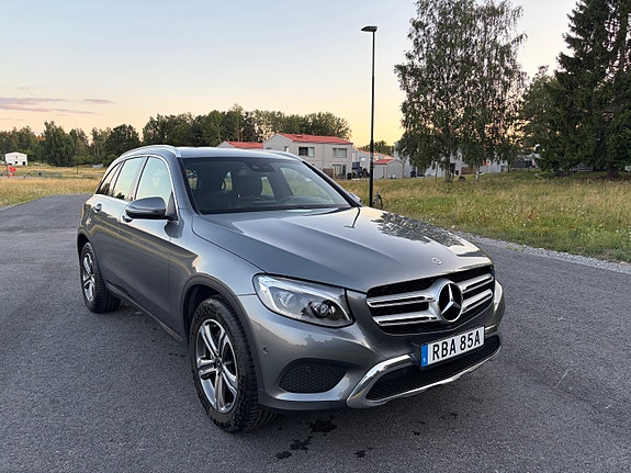 Mercedes-Benz GLC250 2 of 17