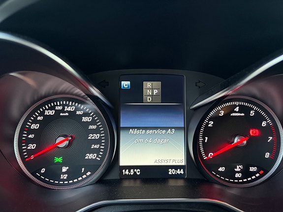 Mercedes-Benz GLC250 13 of 17