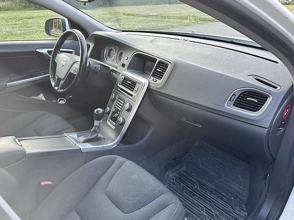 Volvo S60 5 of 6