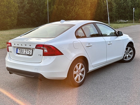 Volvo S60 4 of 6