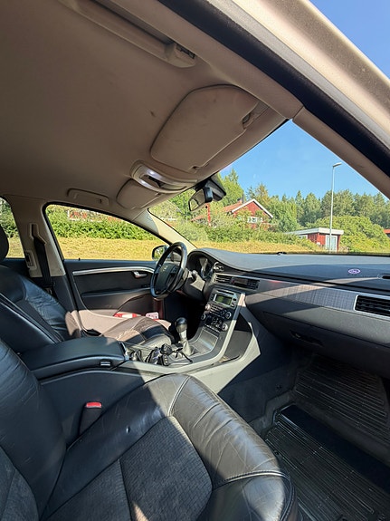 Volvo V70 3 of 4