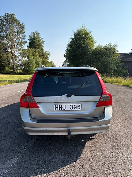 Volvo V70 2 of 4
