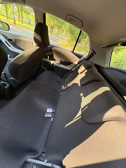 Toyota Yaris 8 of 8