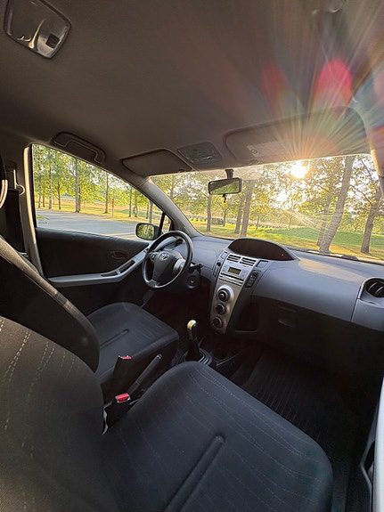 Toyota Yaris 7 of 8