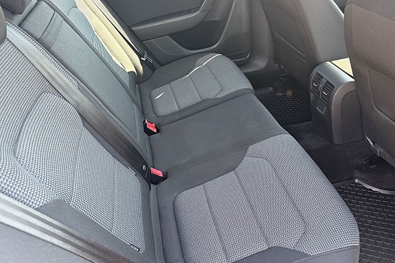 Volkswagen Passat 15 of 17