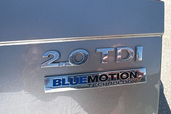 Volkswagen Passat 14 of 17