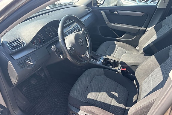 Volkswagen Passat 9 of 17