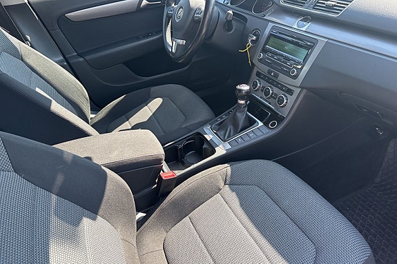 Volkswagen Passat 16 of 17