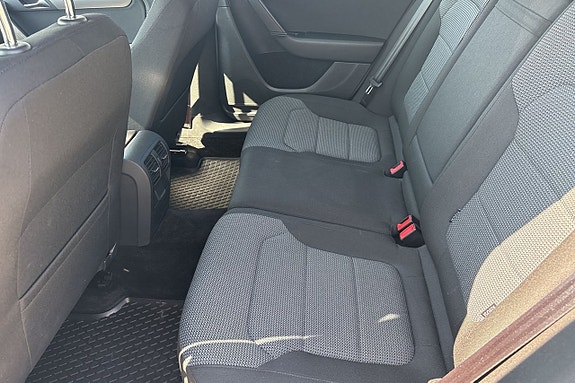 Volkswagen Passat 12 of 17