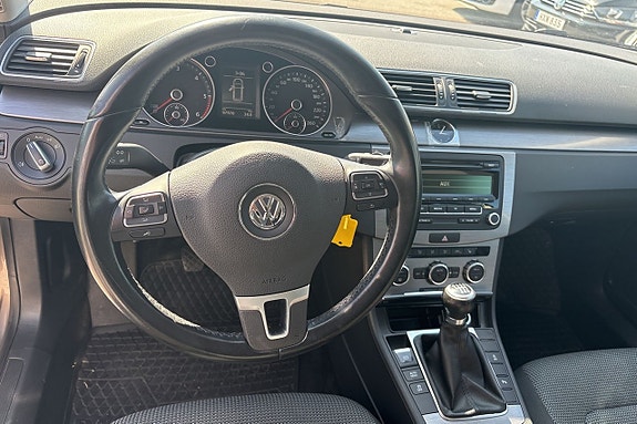 Volkswagen Passat 10 of 17